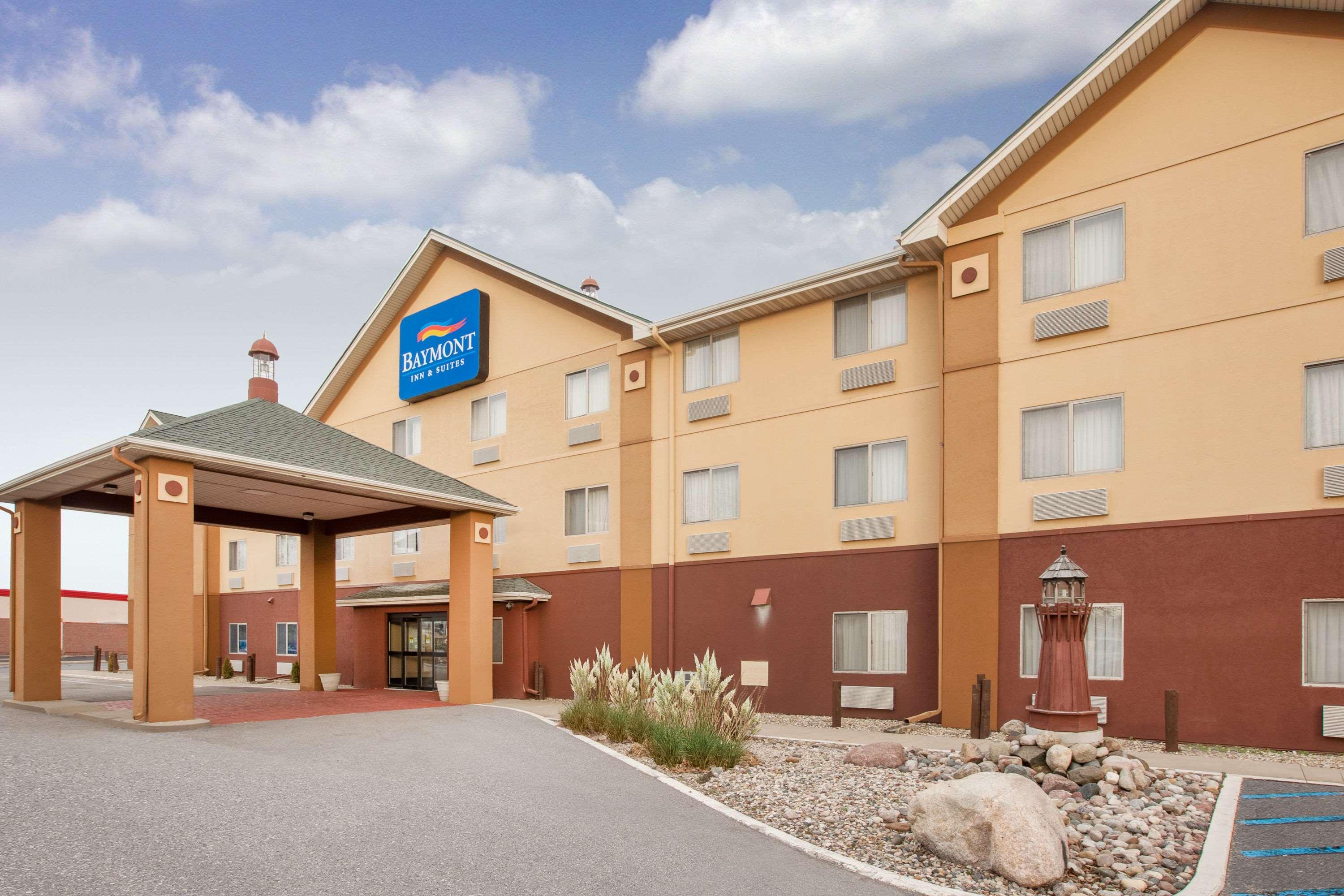 Baymont By Wyndham South Haven Hotel Exterior photo